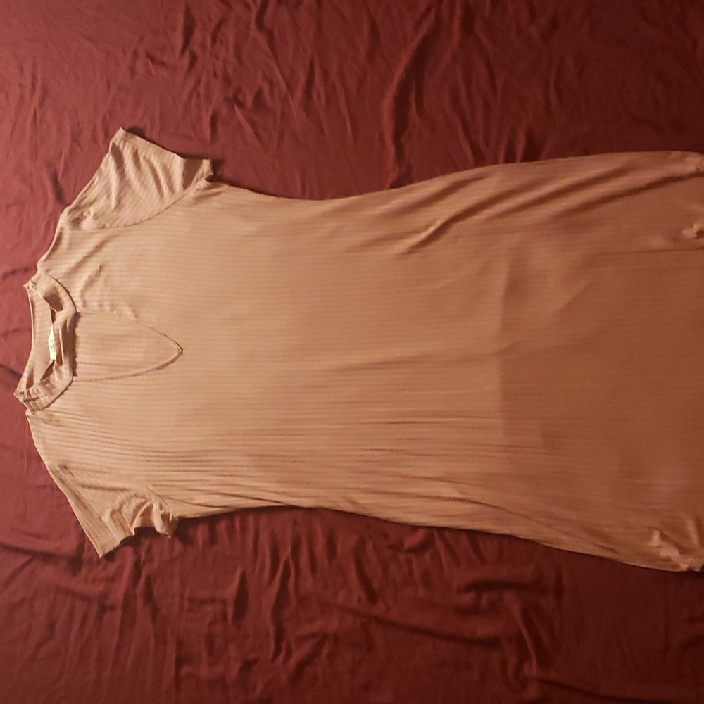 I am selling a pink dress